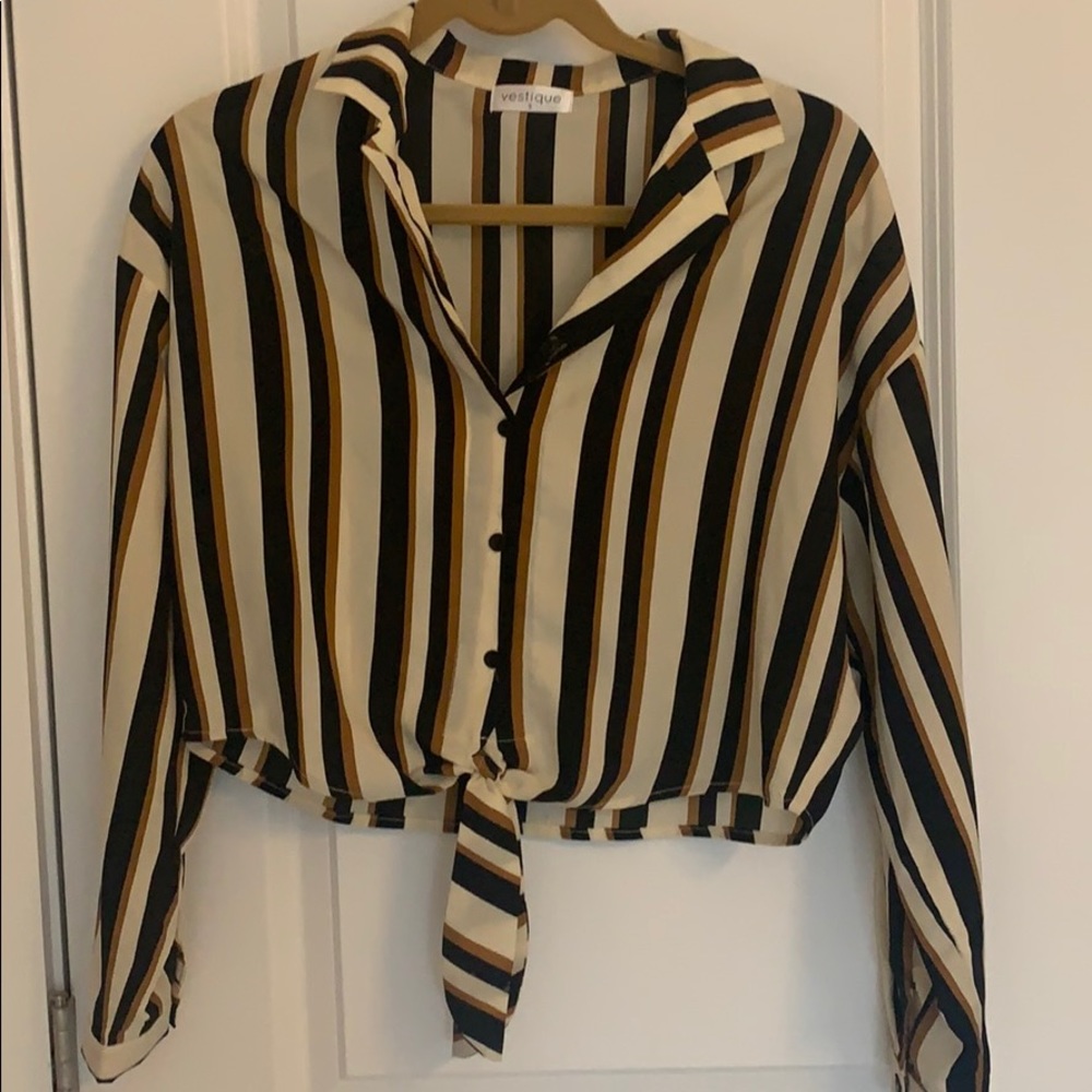 Vestique Button Up Shirt